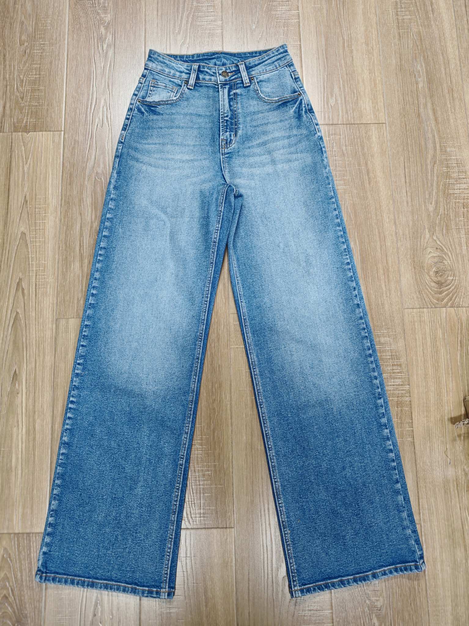 Straight Jeans